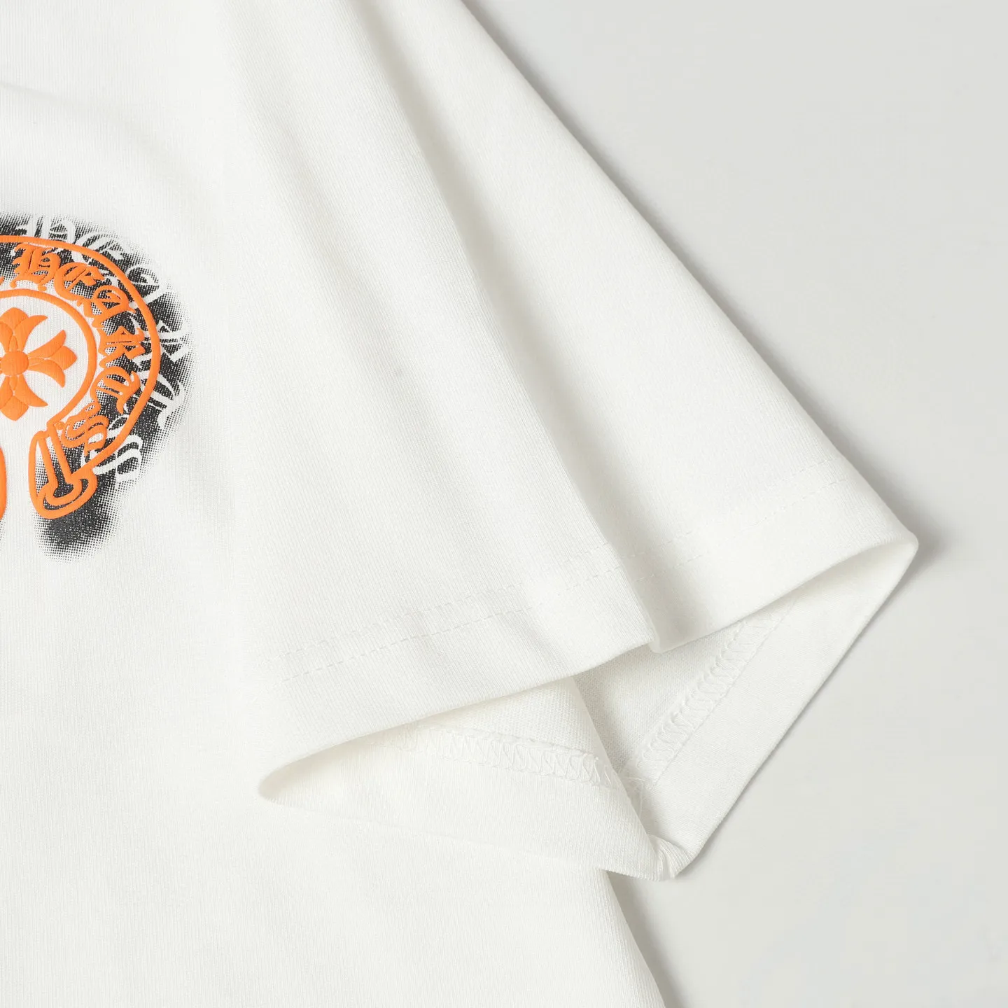 🅿️180 Chrome hearte/Chrome heart ch 25ss early spring Sanskrit horseshoe foam printed short-sleeved T-shirt. A must-have item for daily commuting for men and women in light luxury. The correct version is welcome to compare. Detailed features: ·280g 100% cotton double yarn jersey fabric. ·Special thickened 32 pieces of double-strand 1x1 thread in the same vat. ·Double-needle stitching process. ·Original main mark washed hangtag. Color: black white Size: XS-L